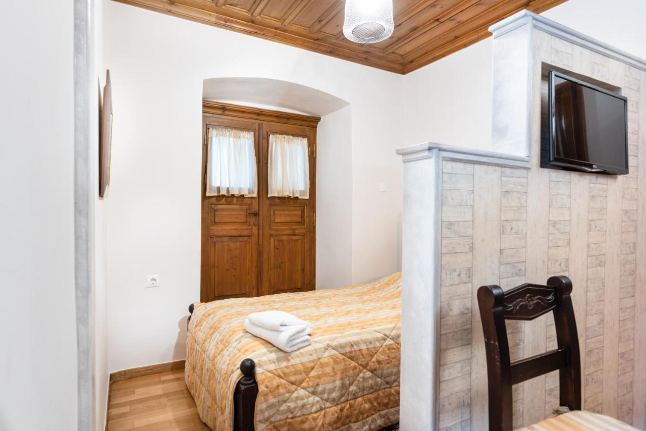 Kaza Guesthouse Dimitsána Eksteriør bilde